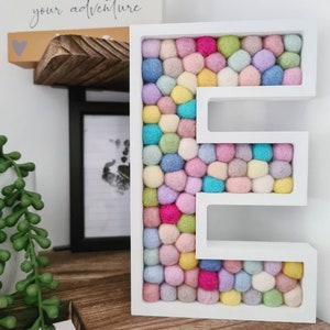 Letras de pompones de fieltro A-Z - guardería, decoración del dormitorio, nombre de los niños