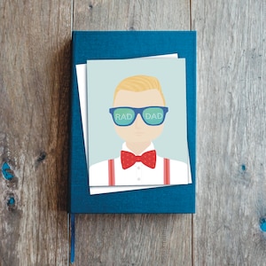 Carte RAD DAD, carte de lunettes de soleil Rouge Mignon Punny pour l’anniversaire des pères, carte de fête des pères, carte pour lui, carte de papa vierge, nœud papillon et carte de papa Sunnies