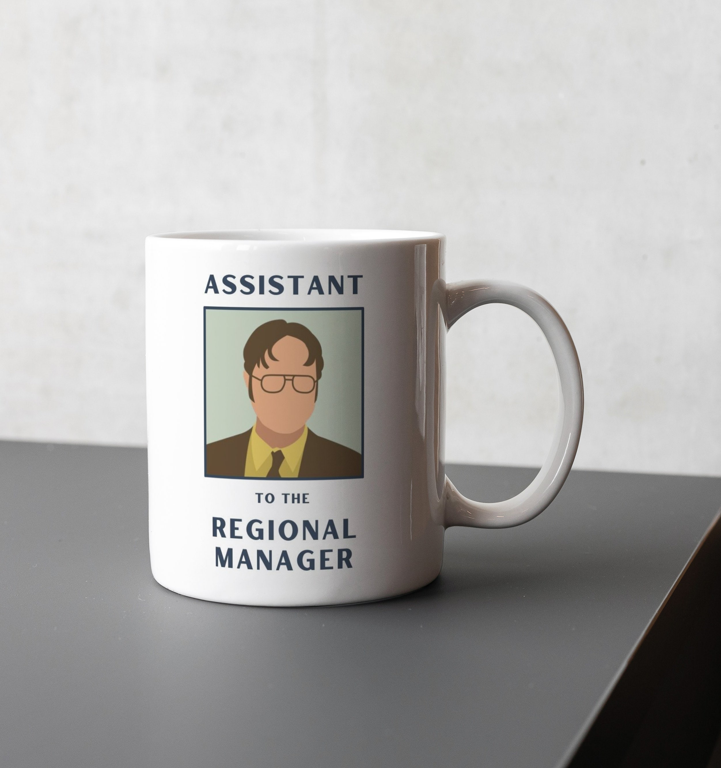 Assistent van de regiomanager mok - Dwight Schrute mok - The Office mok -  TV Show Mug - The Office USA - geheime Kerstman - cadeau voor baas - Etsy  België, image size:2504x2666