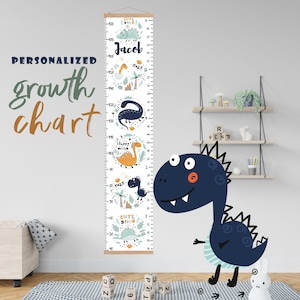 Gráfico de altura personalizada Dino, dinosaurios gobernantes de la tabla de crecimiento con percha de madera, decoración de vivero, regalo de dinosaurio niño, arte de la pared de medición del bebé