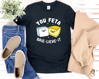 Camisa de juego de palabras de queso, queso feta, camisa de queso divertida, You Feta Brie Lieve It, camisa de juegos de palabras de comida, camiseta de queso, camisa gourmet