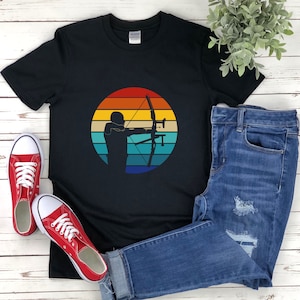 Camisa de tiro con arco, camisa de tiro con arco retro, tiro con arco vintage, camisa de arquero, camisa de entrenador de tiro con arco, camiseta de arquero, camiseta de tiro con arco