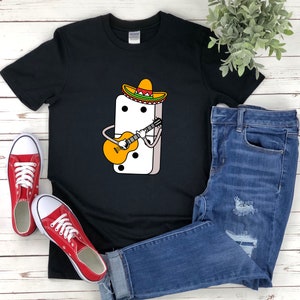 Dominó mexicano, camisa de dominó, camisa de dominó, camisa de dominó de trem mexicano, dominó tocando guitarra, camisa mexicana engraçada