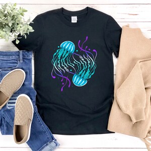 Jellyfish Shirt, Colorful Jellyfish Shirt, Jellyfish T Shirt, Sealife Shirt, Cute Animal Shirt, Ocean Animal Shirt, Beach Shirt