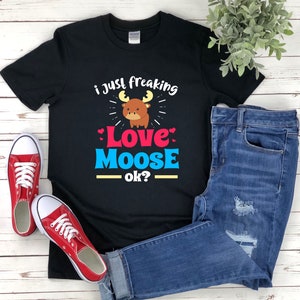 Camisa de alce, amante de alce, eu simplesmente adoro alce ok, caça de alce, chifre de alce, camisa de alce do Alasca, camisa de animal da floresta