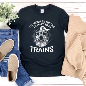 Camicia del treno, Regalo per gli amanti del treno, Non essere mai troppo vecchio per giocare con i treni, Camicia del treno divertente, Camicia della locomotiva, Camicia della ferrovia