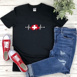 Suisse Carte Chemise Suisse, Suisse Heartbeat, Suisse Flag Shirt, Chemise Suisse, Chemises Suisse, Suisse T-shirt