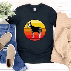 Camisa Okapi, Camisa Retro Sunset Okapi, Camisa Vintage Okapi, Camisa Animal Vintage, Camisa Animal Retro, Camisa África Masculina