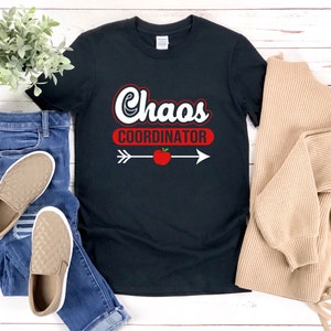 Camisa del coordinador del caos, camisa del maestro de guardería, camisa del maestro de jardín de infantes, camisa del maestro de preescolar, camisa del proveedor de la guardería
