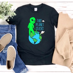 Grappige buitenaardse shirt, deze planeet zuigt, buitenaardse humor shirt, buitenaardse shirt, paranormale shirt, buitenaardse geschenken, buitenaardse T shirt