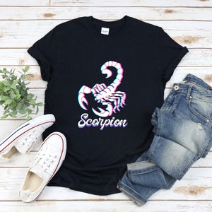 Camisa Escorpión, Camisa Escorpiones, Camisas Neón Para Mujer, Diseños De Camisas Estéticas, Camisa Escorpiones Vintage, Camisa Escorpio