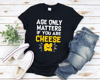 Camisa de queso Pun, camisa de queso divertido, camisa de queso, camisa de comida divertida, la edad sólo importa si eres queso, camisa de juegos de palabras de comida