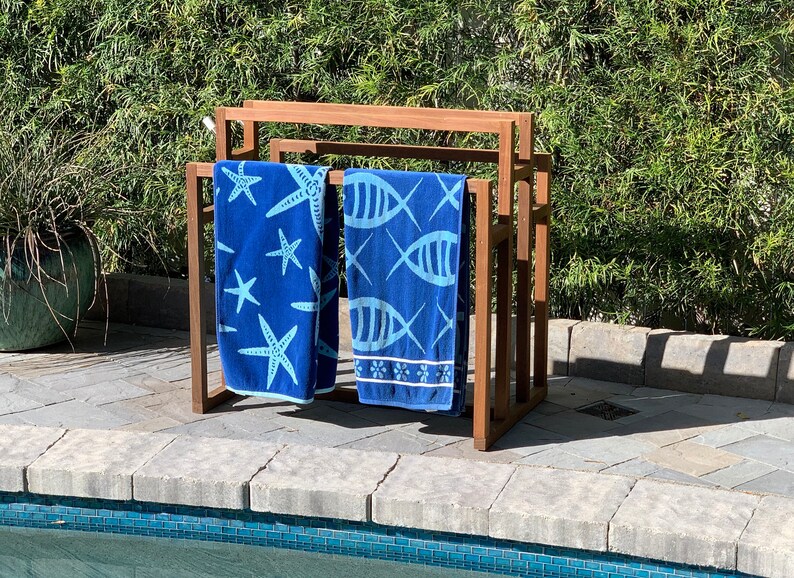 outdoor pool float organizer