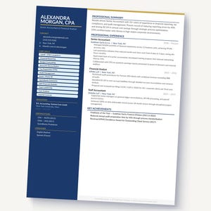以下が含まれることがあります： Alexandra Morgan, CPA、シニア会計士兼財務アナリストのプロフェッショナルな履歴書。履歴書は、連絡先情報とスキルのリストが記載された濃い青色のヘッダーが特徴です。履歴書の本文は白で、黒い文字で、職務経験と実績が詳しく説明されています。