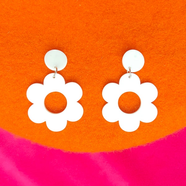 Mod Daisy Flower Earrings - Mary Quant Style Plastic 60's Retro White acrylic drop earring