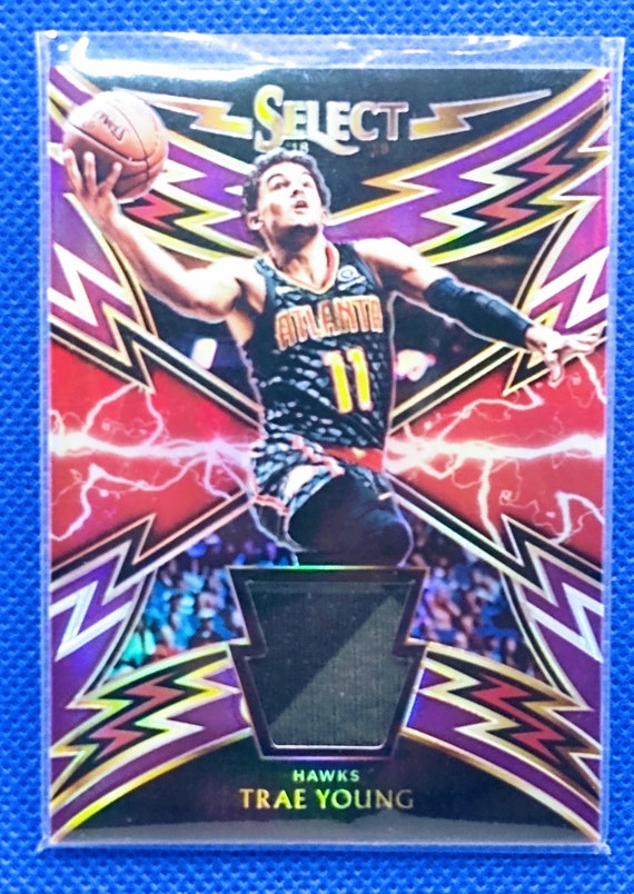 2018-19 Panini Select Trae Young Rookie Swatch SP-Tyg Purple Stripe 97/99  Atlanta Hawks