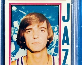 1974 Topps Basketball #10 Pete Maravich PSA 7 NrMt New Orleans Jazz
