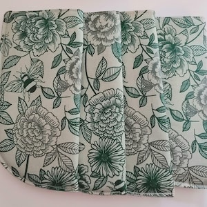 Green floral eyeglass case, sunglasses case, soft glasses case, glasses holder, soft case, sunglasses case, bumblebees, bees gift