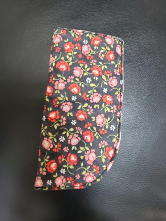Floral Bud Print Eyeglass Case, Rose Bud Soft Glasses Case  display picture 1