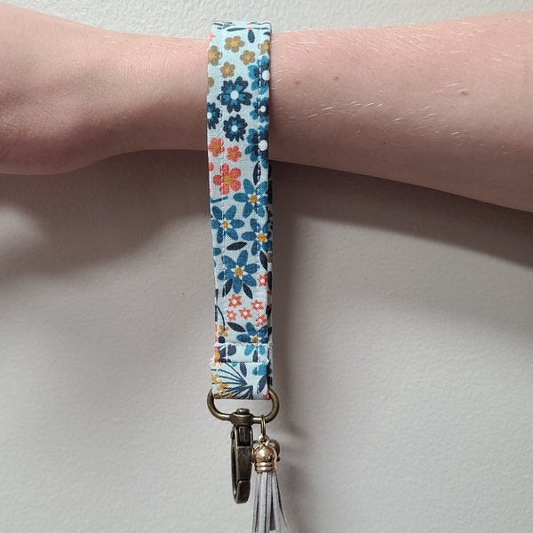 Wristlet key ring, Wrist clip accessory, Fabric Wrist Lanyard, handmade, key clip, purse key clip, blue floral lanyard, wristlet