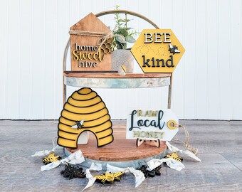 Set de bandeja de nivel de abeja, signo tipo abeja, colmena dulce casera, barra de café de abeja, niñera de estante de colmena de abeja, guirnalda de abejas, niñera de estante de abeja, decoración de la entrada de abeja