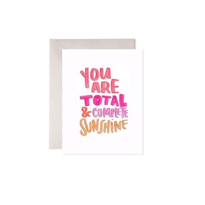 You are TOTAL Sunshine-kaart: zonsondergangkleuren, grijze envelop, handgeïllustreerde A2-wenskaart, aanmoedigingsbriefje, zwaai van Amelia