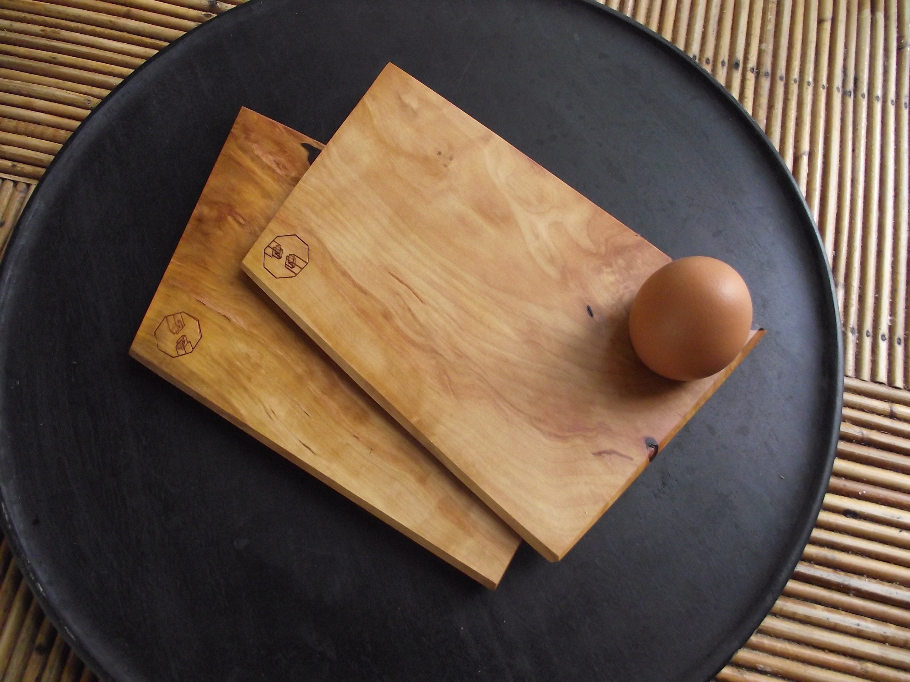 Français Planche Coquetier Personnalisable en Bois de Poirier. Travail Du Fait Main Récupéré.