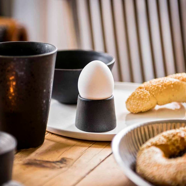 Eierbecher | Beton | dunkelgrau | Stein | Frühstücksmitbringsel | "EGGBERT"