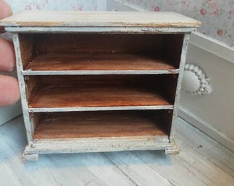 Mini-Garderobe Fürs Puppenhaus Im Maßstab 1:12 – Vintage Doppeltürschrank Aus Holz, Süßes Zubehör Für Puppenstuben