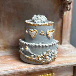 DOLLHOUSE Miniature two-tiered cake/doll cakes/miniature cakes/one inch scale miniature/birthday cake
