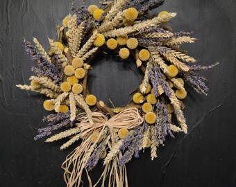 Small dry flowers wreath