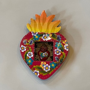 Hand Painted SACRED HEART NICHO, Nicho with Sacred Heart, Mexican Sacred Heart, Tin Heart, Antiqued Mexican Retablo