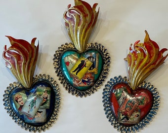 Sagrado Corazón con Imágenes de LOTERIA VARIADAS, Sagrado Corazón con Llamas, La Loteria, Arte de Pared de La Loteria, Loteria Mexicana