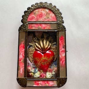 Antiqued NICHO mit SACRED HEART, Sacred Heart Retablo, mexikanische Zinn Nicho, Zinn Retablo, Sagrado Corazon