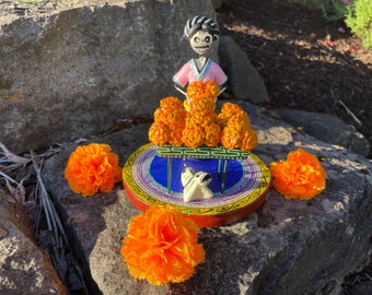 CATRINA Ringelblumen verkaufen, Tag der Toten Ringelblumen, Dia de los Muertos Dekor, Mexiko Zuckerschädel
