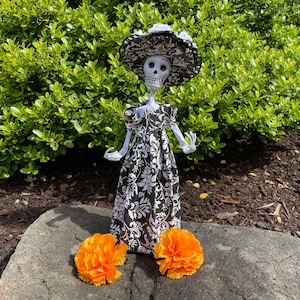 Catrina, Day of the Dead, CATRINA with Hat, Paper Mache, Dia de los Muertos Doll, Day of the Dead Doll