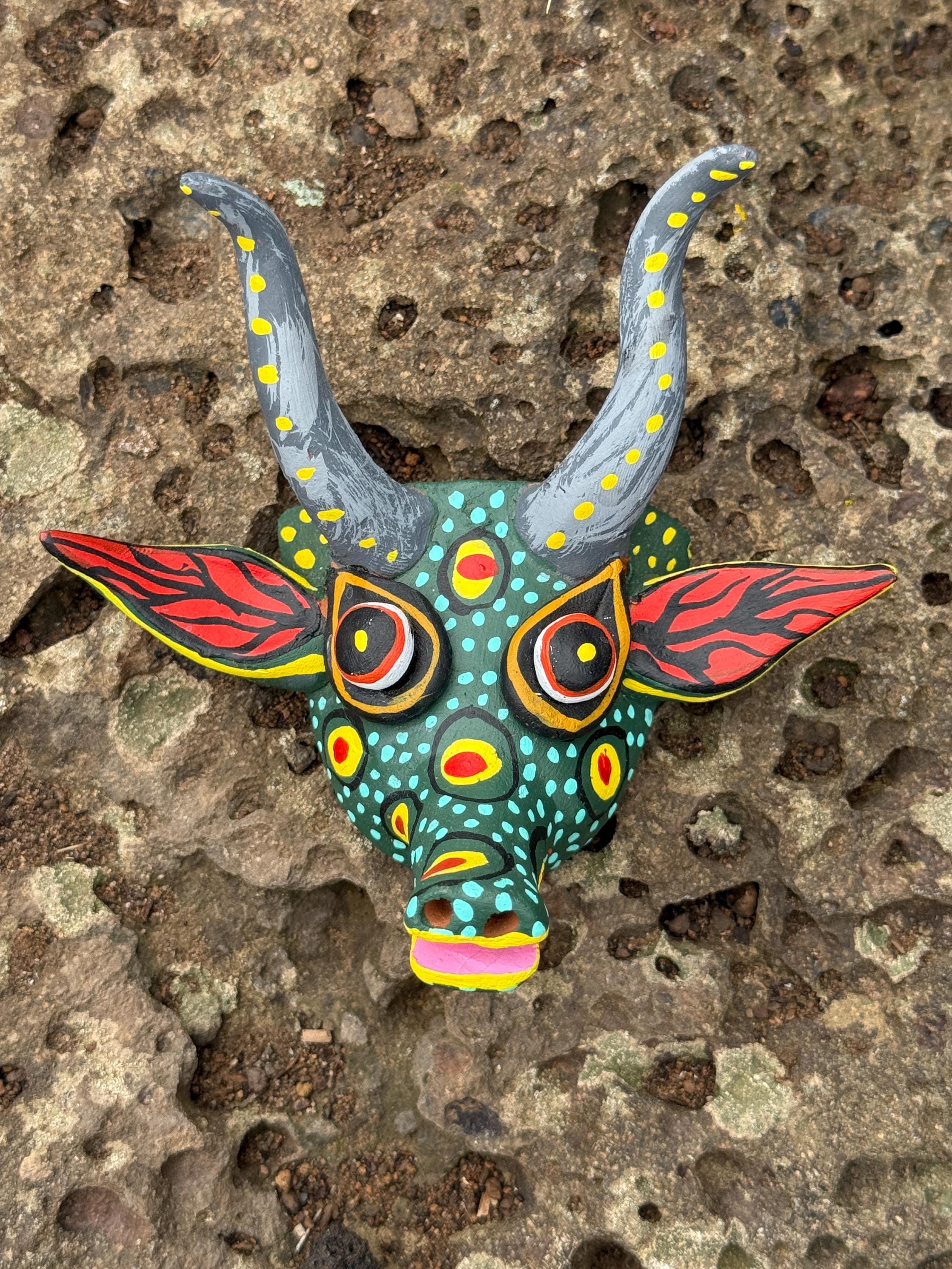 ミチョアカン州の小さな「悪魔」の仮面、メキシコの民芸品、オクミチョ