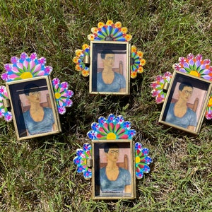 Mini Tin FRIDA NICHO with HANDPAINTED Flowers, Mexican Frida Nicho, Tin Retablo Frida, Frida Shadow Box