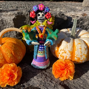 FRIDA with PARROTS, Frida Calavera, Mexico Catrina, Frida Catrina, Day of the Dead, Dia de los Muertos, Frida Skull