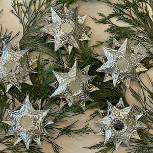 JUEGO DE SEIS ESTRELLAS DE HOJA DE LATA CON ESPEJO, ACABADO PLATA (NATURAL), ESTRELLAS, HOJA DE LATA PERFORADA MIXTA, ADORNO DE ESTRELLA DE HOJA DE LATA