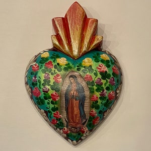Sagrado CORAZÓN con GUADALUPE y FLORES pintadas a mano, Corazón de Guadalupe, Decoración Religiosa de México, Virgen María de México,