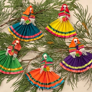 CORN HUSK Catrinas with Veil and Flowers, Set of FIVE, Bright Colors, Mexican Angel, Day of the Dead, Mexican Ornament, Christmas in Mexico