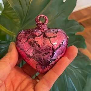 Fiusha Blown GLASS HEART with Fiusha Leaf Appliqué, Small, Fiusha Blown Glass Heart Ornament, Fiusha Glass Heart Ornament, Mexican Ornament