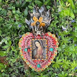 Nicho del Sagrado Corazón de Guadalupe con llamas, decoración de pared de Guadalupe, arte de hojalata de Guadalupe, corazón de Guadalupe de México, adorno de Guadalupe
