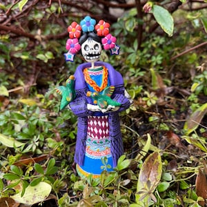 Handmade FRIDA with PARROTS, Clay, Frida Calavera, Mexico Catrina, Frida Catrina, Day of the Dead, Dia de los Muertos, Frida Skull