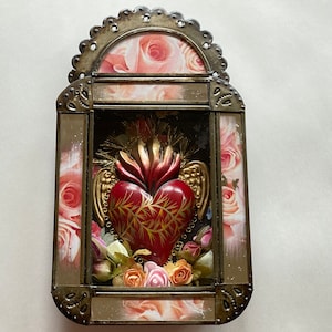 Antiqued NICHO mit SACRED HEART, Sacred Heart Retablo, mexikanische Zinn Nicho, Zinn Retablo, Sagrado Corazon