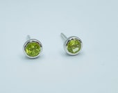 Peridot Ohrstecker, Silber rhodiniert