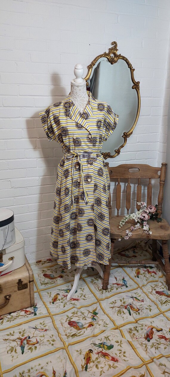 Pretty cotton print 50s day dress - image 1