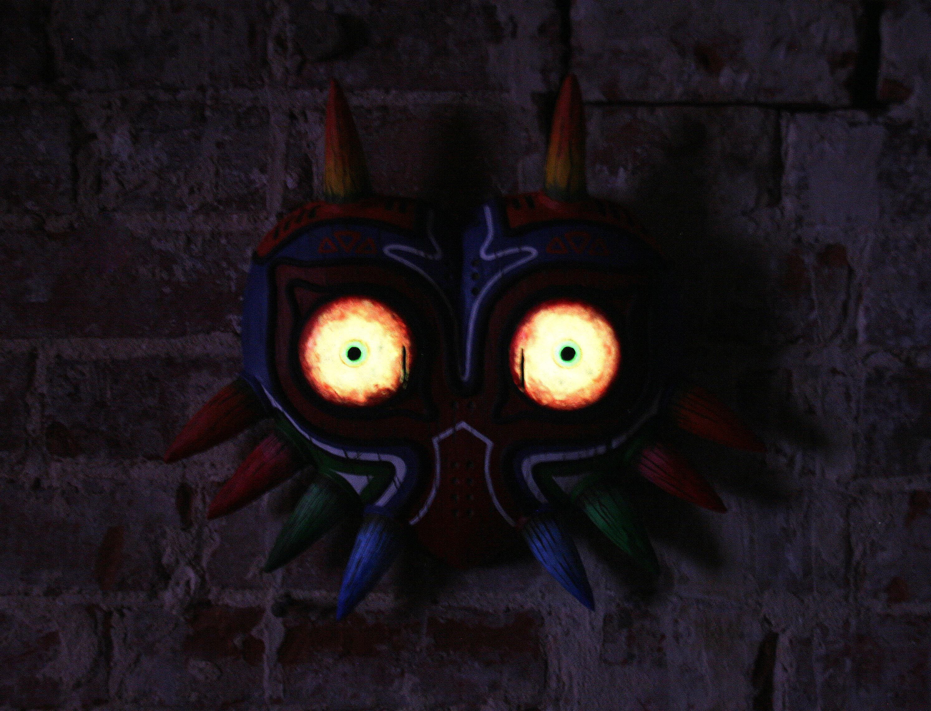 Wearable GLOWING EYES MAJORA mask, Legend of Zelda