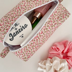 Borsa per il trucco floreale, borsa estetica in cotone trapuntato, regali per lei, borsa per cosmetici da viaggio, graziosa borsa rosa fatta a mano nel Regno Unito, idea regalo di compleanno